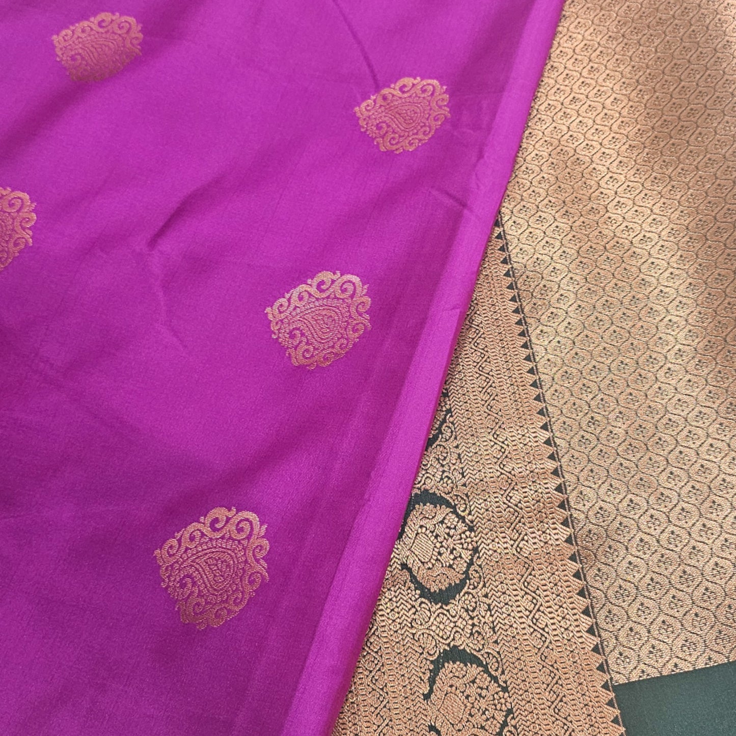 Elegant Violet Art Silk Saree - A Timeless Classic