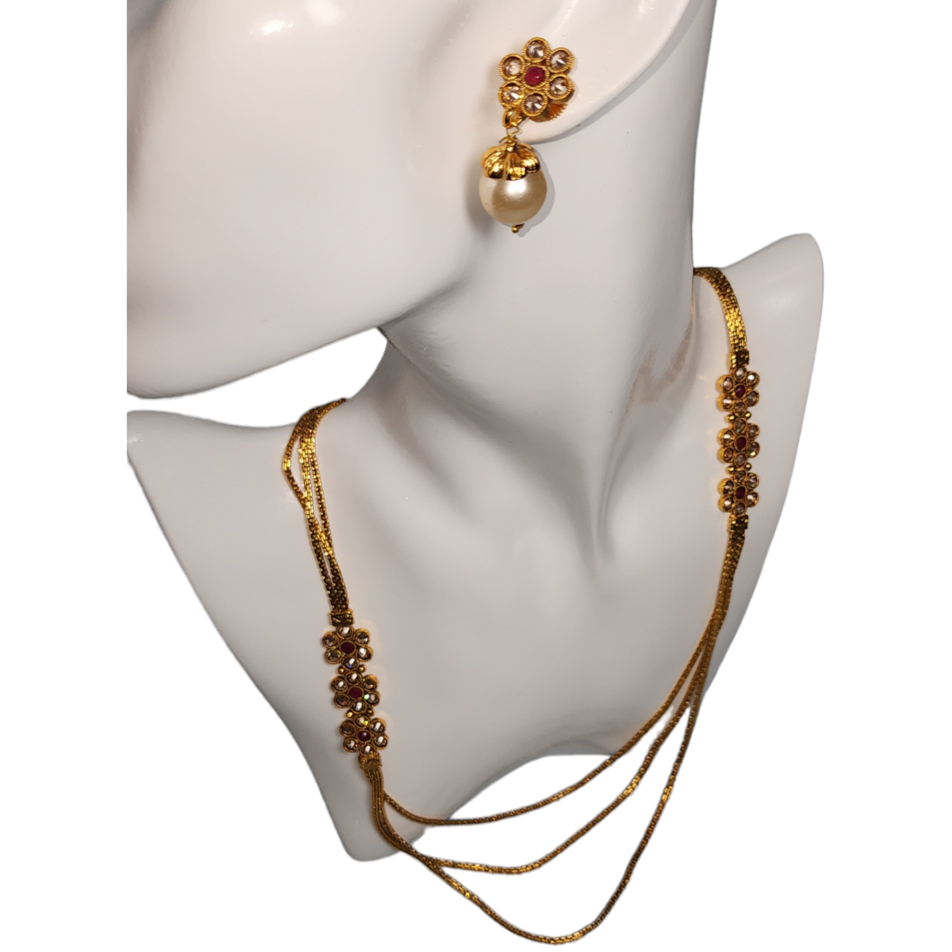 Elegant beauty chain featuring intricate designs and gemstones, ideal for enhancing traditional attire.